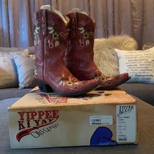 Barely worn Old Gringo red embroidered boots